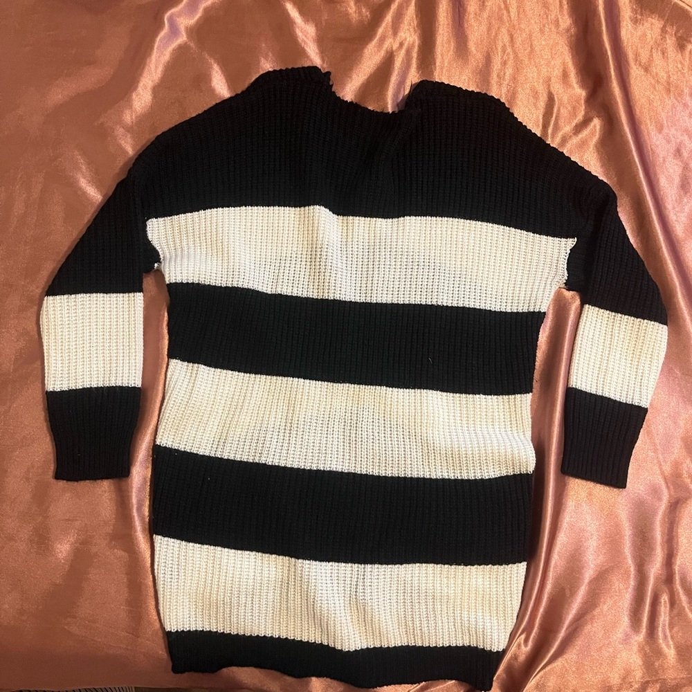 Casual sweater in great conditions, almost new.